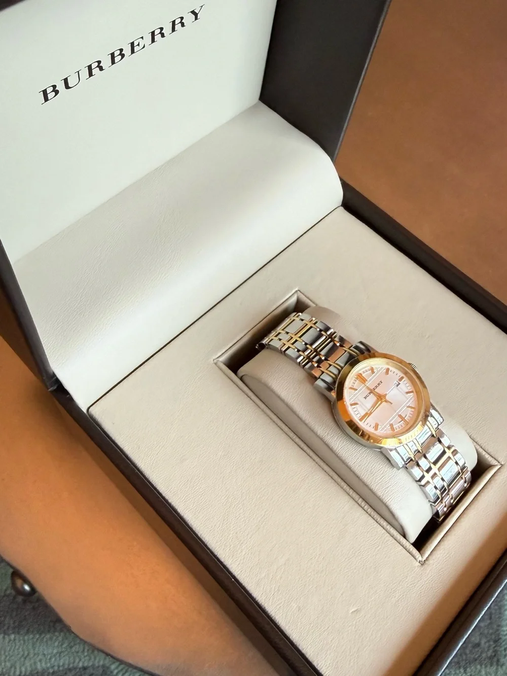 Luxurious  BURBERRY Watch